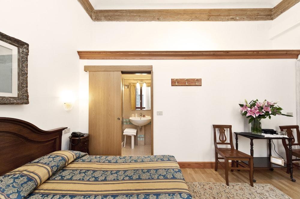 Fava Hotel Venecia